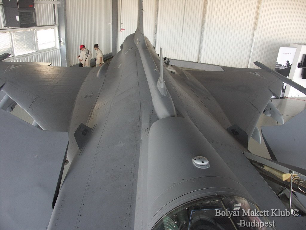 gripen_128.jpg
